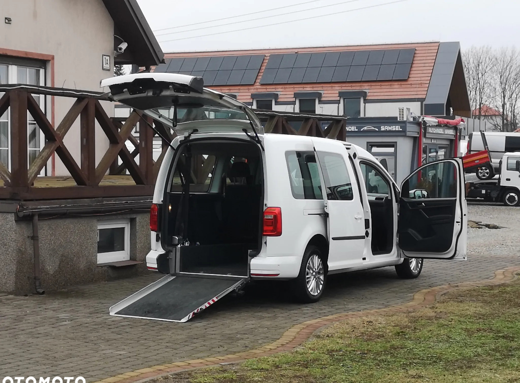 Volkswagen Caddy cena 41900 przebieg: 387669, rok produkcji 2015 z Zakroczym małe 211